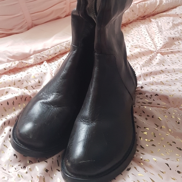 Mid-rise boots with small heel - Picture 3 of 5